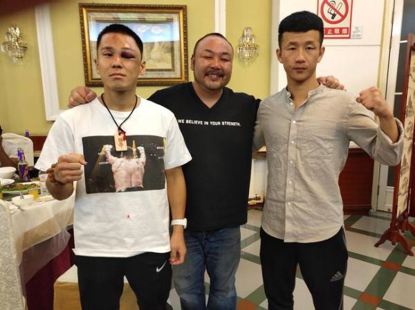中日拳手赛后惺惺相惜 内山高志教练：赵君很强
