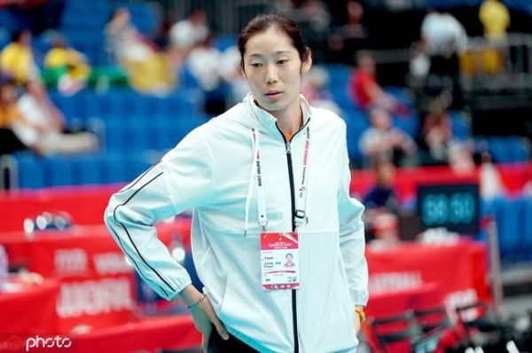 郎平罕见竖起了大拇指 为什么朱婷越来越出色？