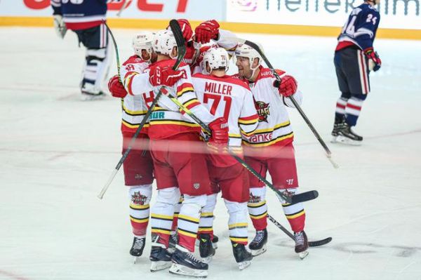 华裔外援齐开张 KHL万科龙胜石化迎客场首胜